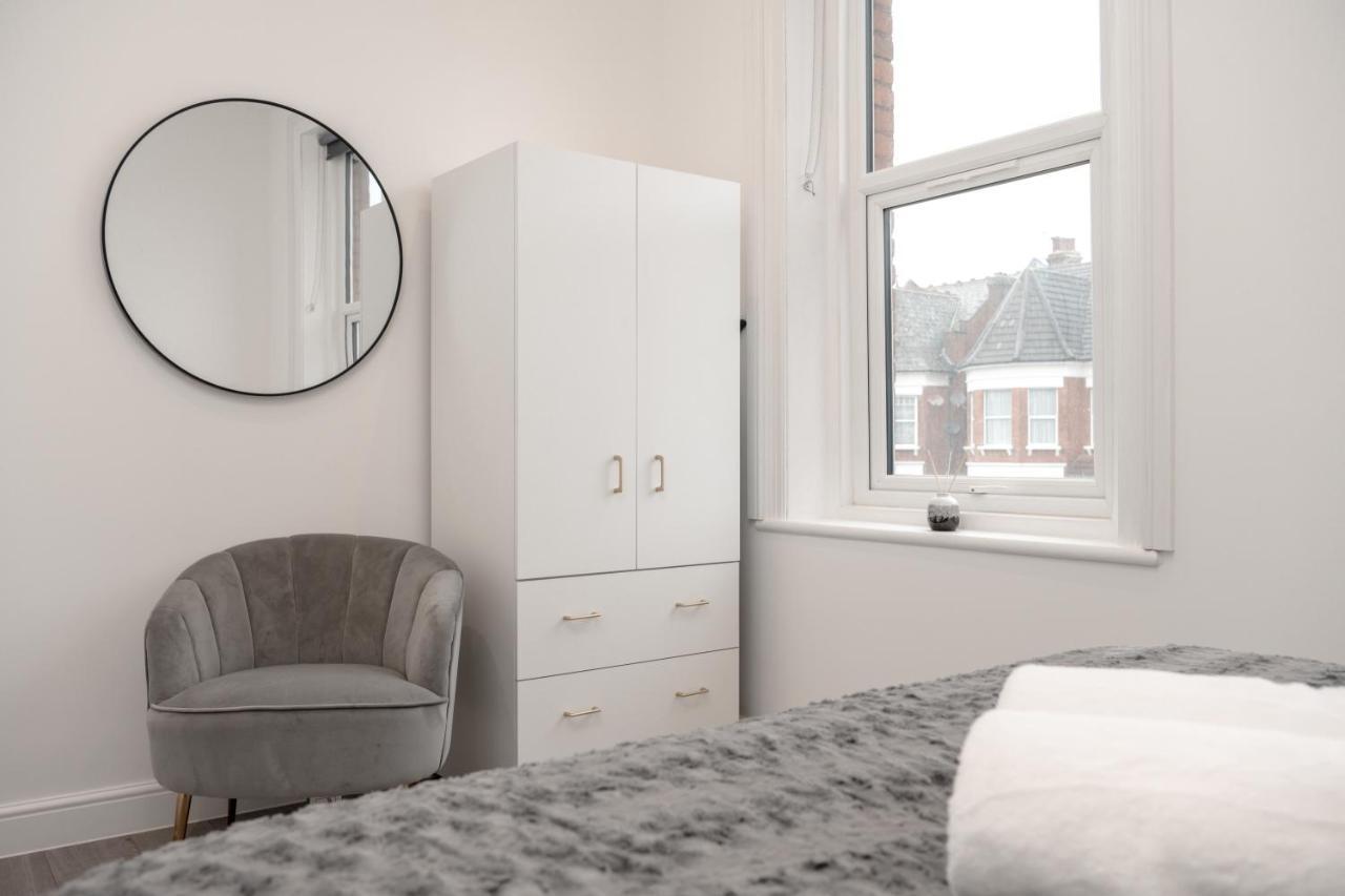 Fantastic New, London Apartment 3 Bed 1 Bath & Parking Whetstone Eksteriør billede