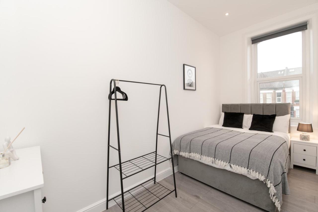 Fantastic New, London Apartment 3 Bed 1 Bath & Parking Whetstone Eksteriør billede