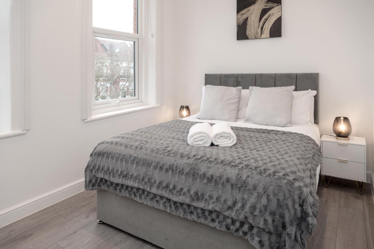 Fantastic New, London Apartment 3 Bed 1 Bath & Parking Whetstone Eksteriør billede