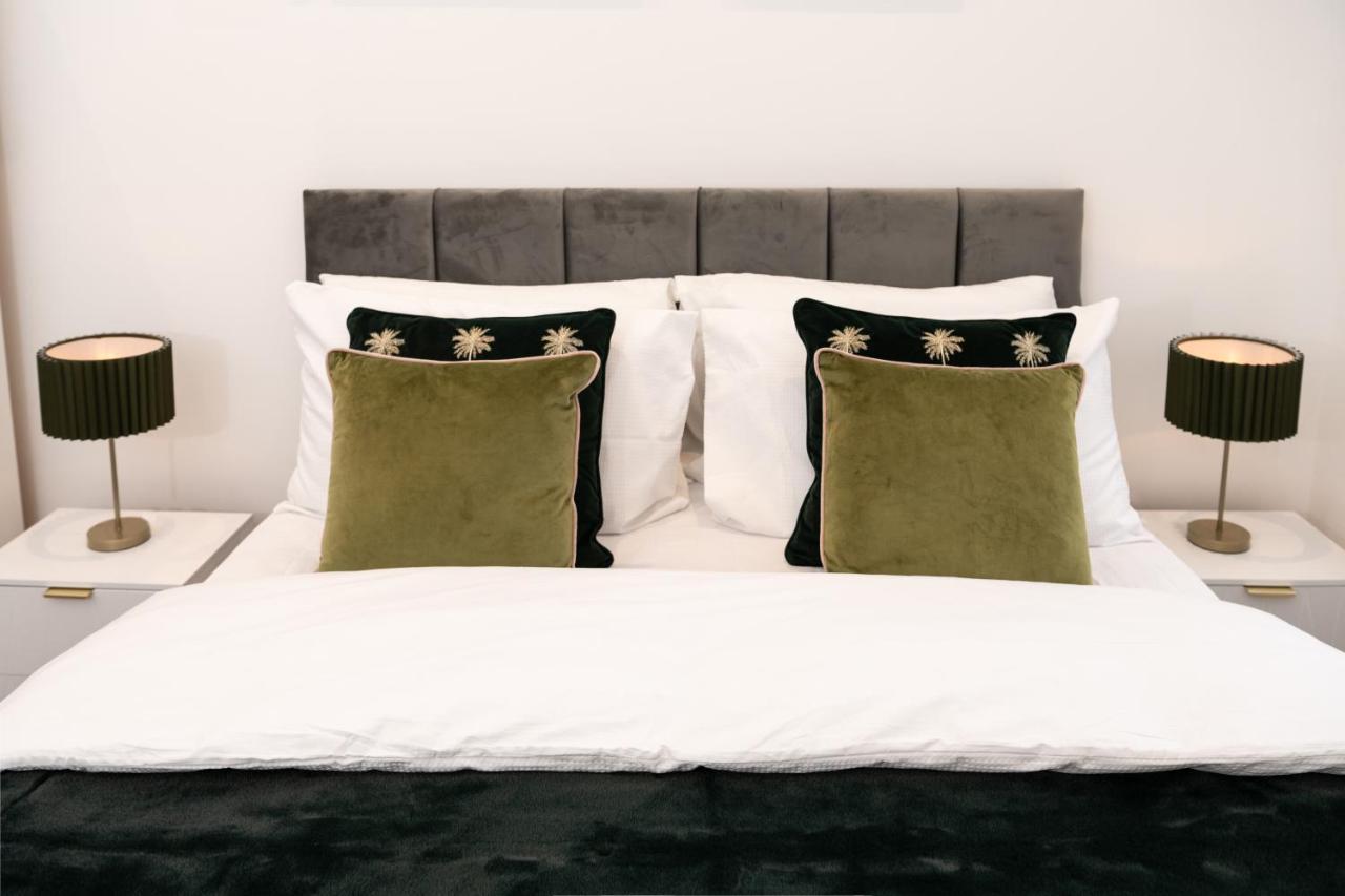 Fantastic New, London Apartment 3 Bed 1 Bath & Parking Whetstone Eksteriør billede