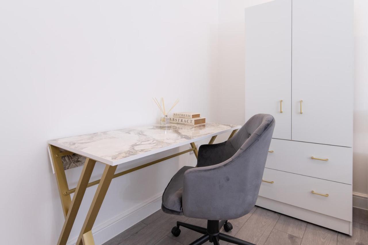 Fantastic New, London Apartment 3 Bed 1 Bath & Parking Whetstone Eksteriør billede