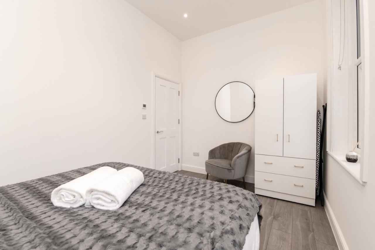 Fantastic New, London Apartment 3 Bed 1 Bath & Parking Whetstone Eksteriør billede